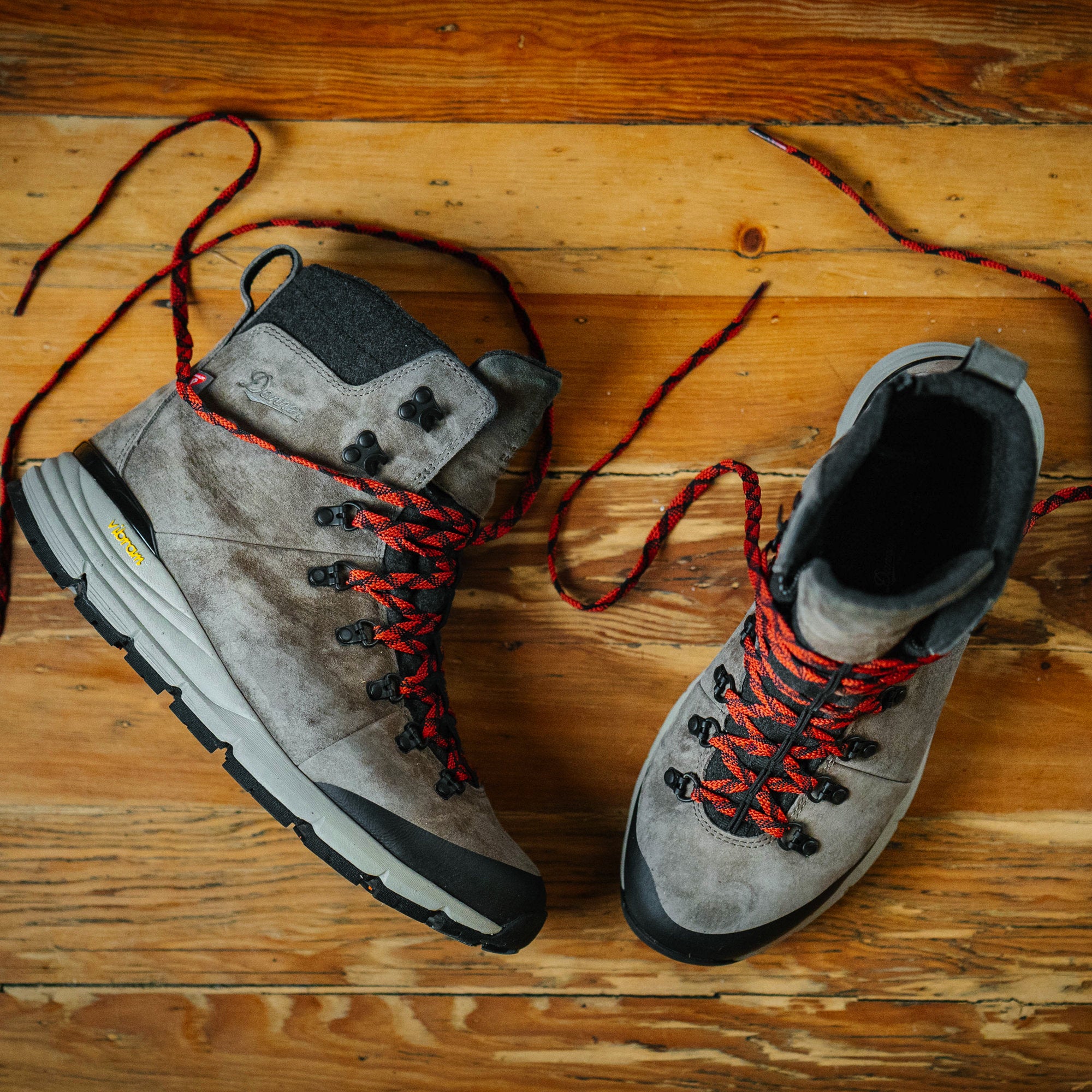 DANNER - Arctic 600 Side-Zip Boot - Brown/Red 200G